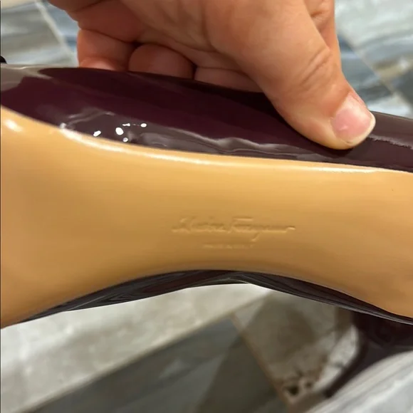 Salvatore Ferragamo Size 7.5 B Burgundy Patent Leather Pumps - Picture 6 of 17